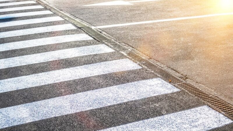 Bezpieczna droga do szkoły: Policjanci w Nowej Soli edukują dzieci o bezpieczeństwie