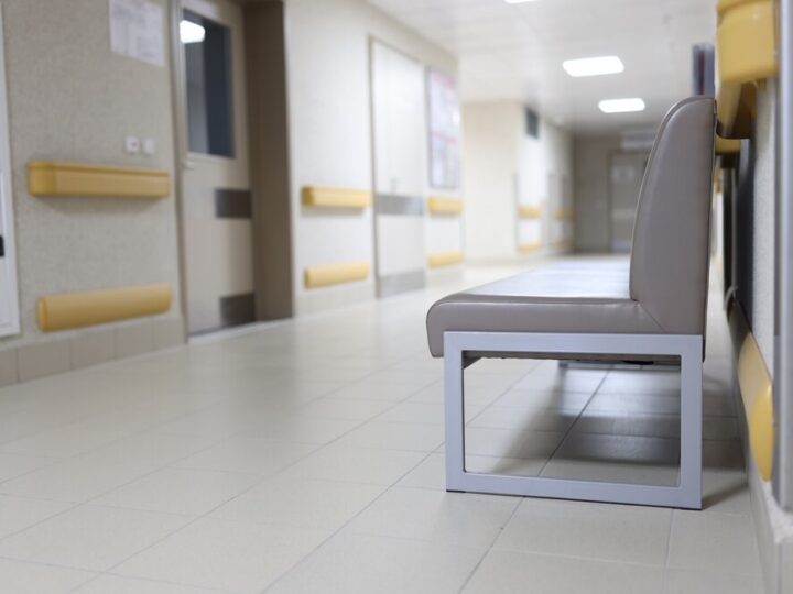 Policjant z Nowej Soli ściął włosy, by wspierać kobiety w walce z rakiem