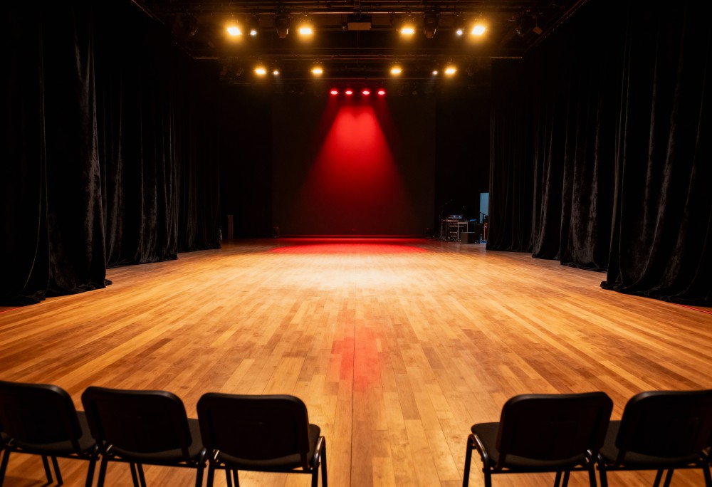 Młodzież z Otynia i Niedoradza zaprezentowała spektakl „Jeżyk” w Stacji Kultura