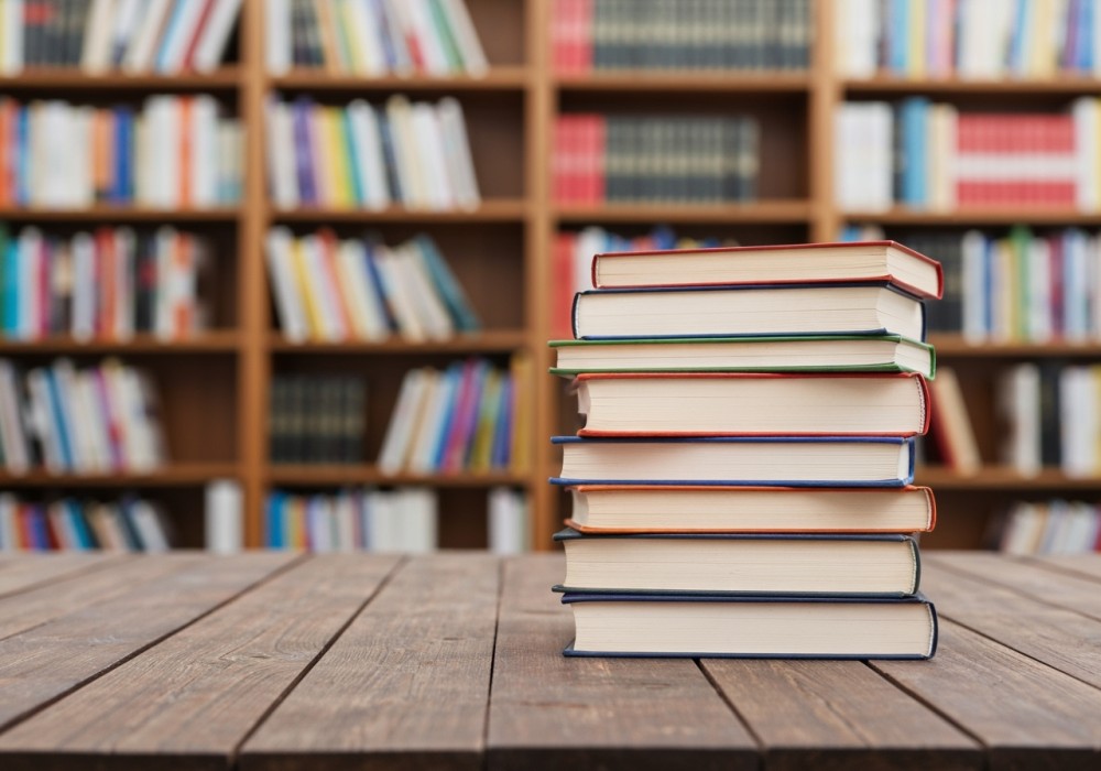 Fascynujące spotkanie autorskie w bibliotece: tłumy, emocje i słodkie atrakcje