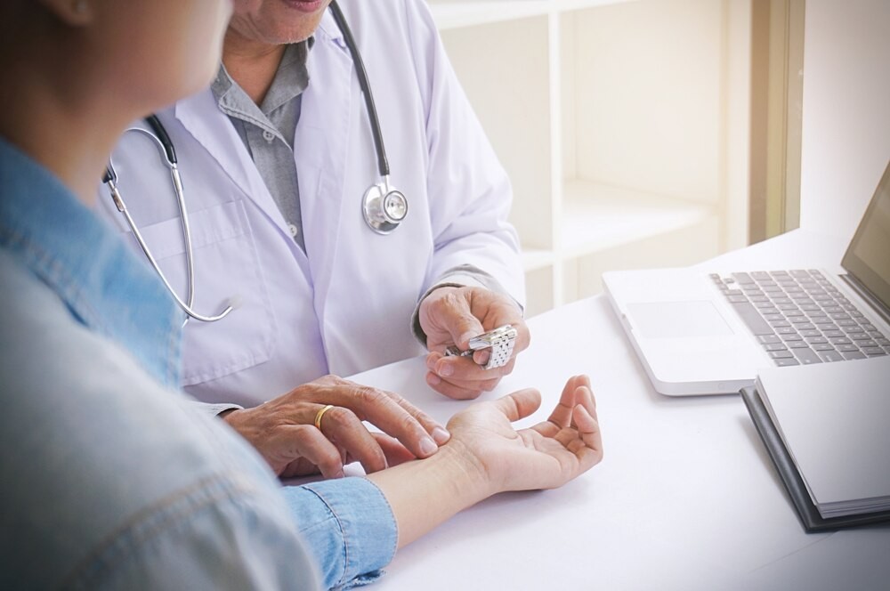 Broszury z numerami telefonów zaufania dla dzieci i młodzieży w Nowej Soli