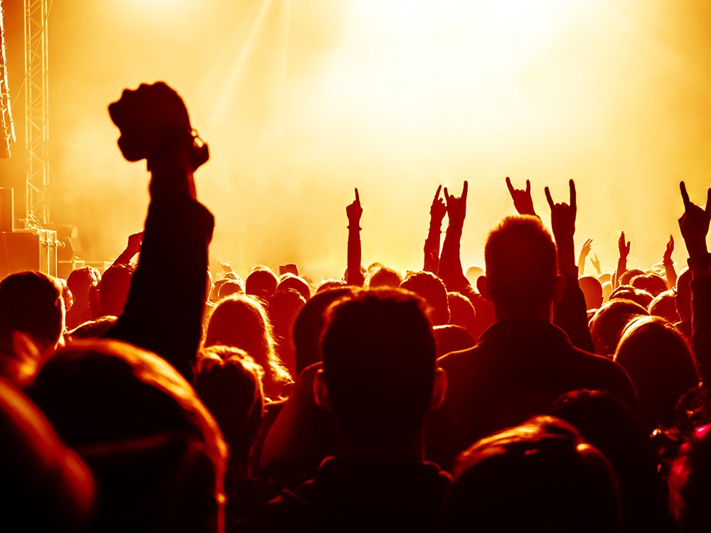 Miejska Wigilia: Magia świąt na lodowisku z życzeniami i radością