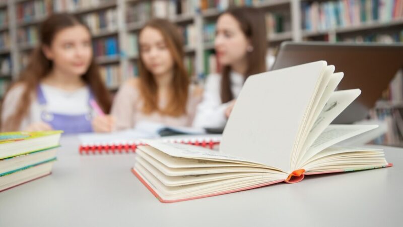 Młodzi talentowani z powiatu nowosolskiego otrzymali stypendia!