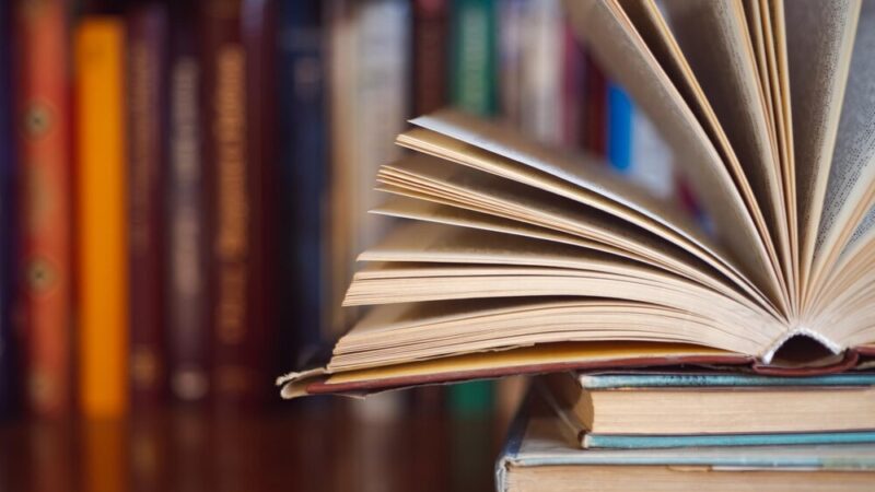 Zakładki do książek: fascynująca podróż od średniowiecza do dziś