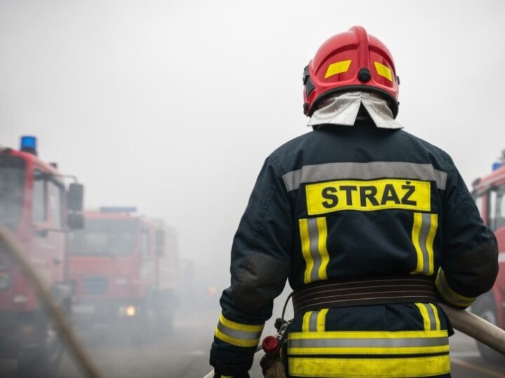 Pożar słomy w Królikowicach: strażacy w akcji