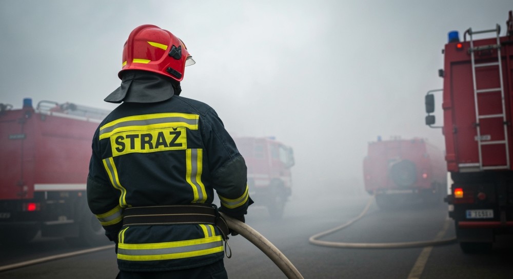 Pożar sauny w Bytomiu Odrzańskim: Służby walczą z ogniem