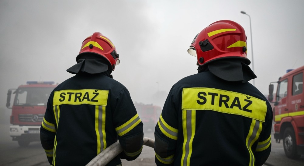 Pożar wodnego bufora w Bonowie: strażacy w akcji