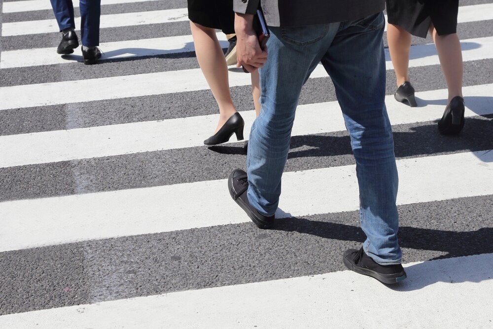 Wandalizm w parku: niebezpieczna hopka zagraża dzieciom na tyrolce