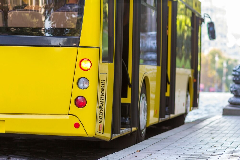 Ruch dwukierunkowy na ul. Głogowskiej przywrócony – nowe przystanki w obsłudze!